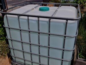 Jak zabezpieczyć zbiornik przed rozwojem glonów i bakterii